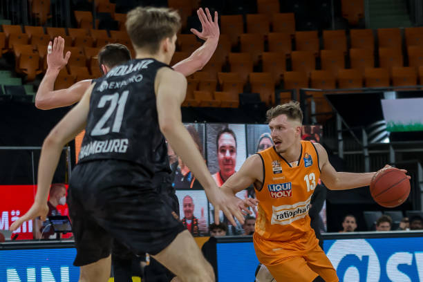 面对不利的 面对不利的